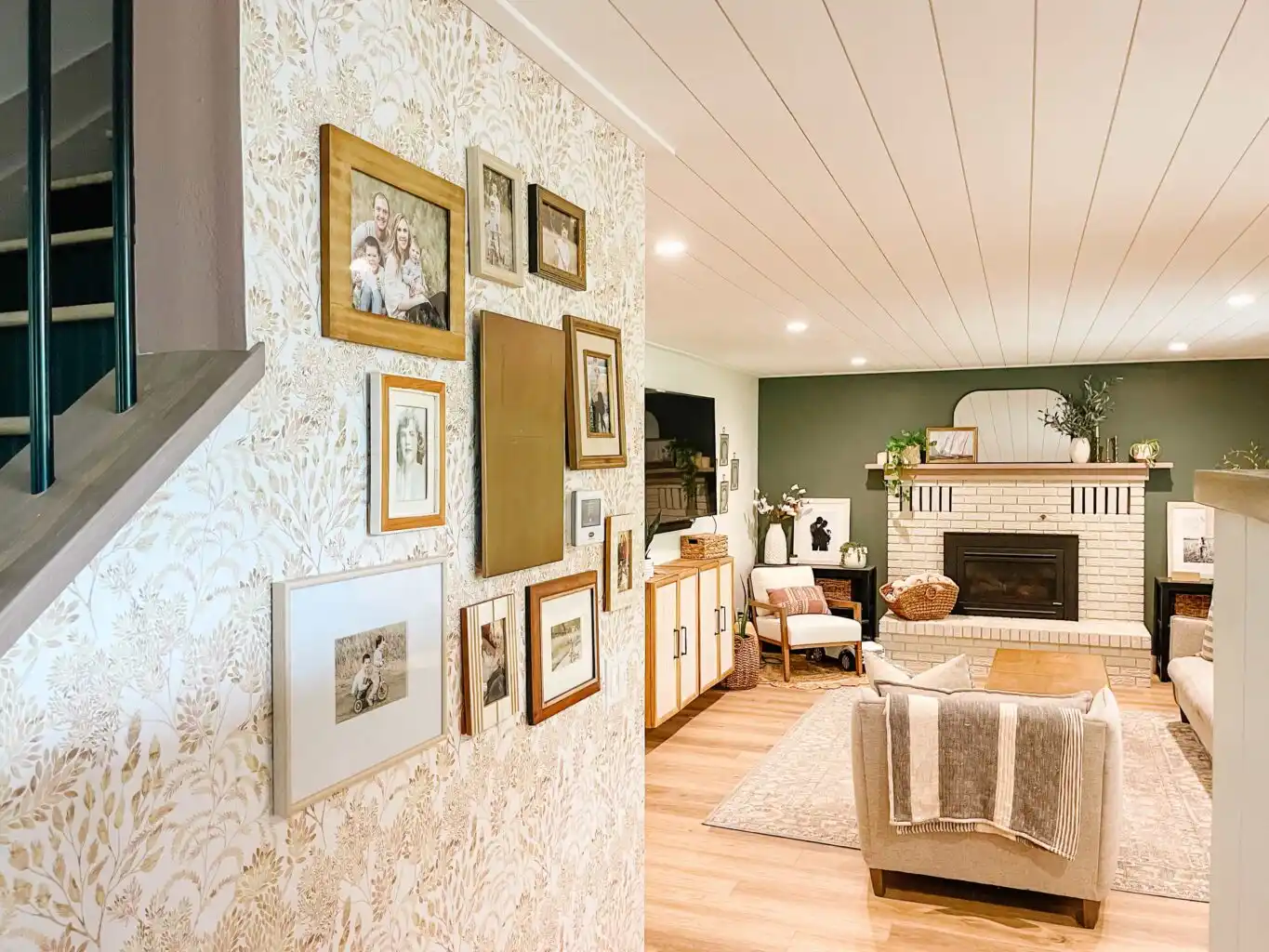Wallpaper installation services in Irvine CA